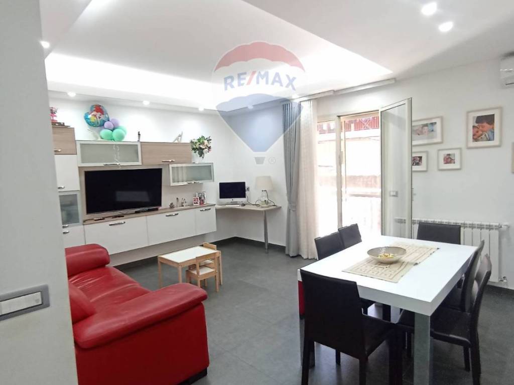 appartamento in vendita ad Aci Catena