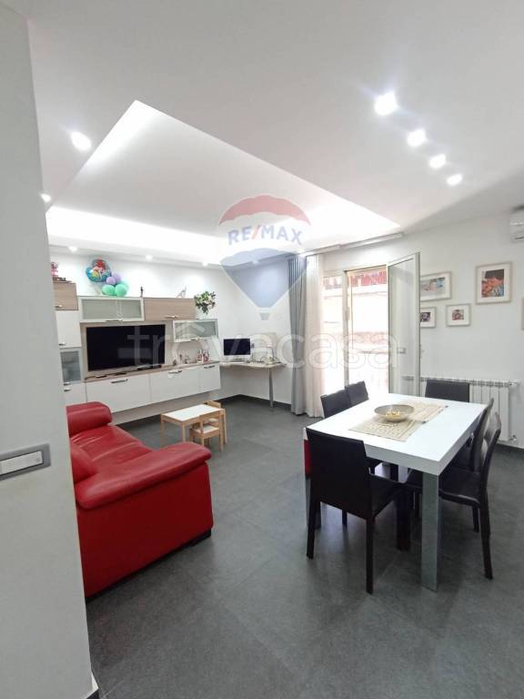 appartamento in vendita ad Aci Catena