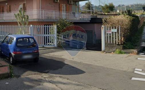 locale commerciale in vendita ad Aci Catena in zona San Nicolò