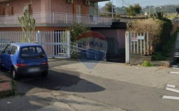 locale di sgombero in vendita ad Aci Catena in zona San Nicolò