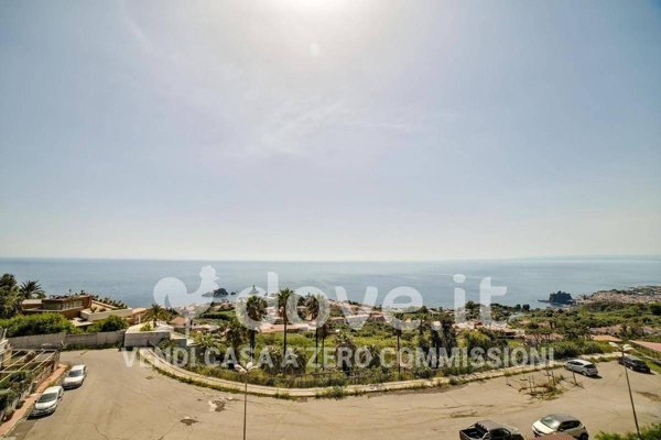 appartamento in vendita ad Aci Catena in zona Vampolieri