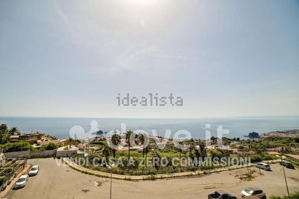appartamento in vendita ad Aci Catena in zona Vampolieri
