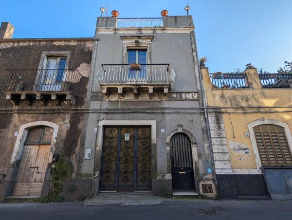 casa indipendente in vendita ad Aci Catena