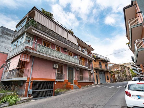 appartamento in vendita ad Aci Catena in zona Aci San Filippo