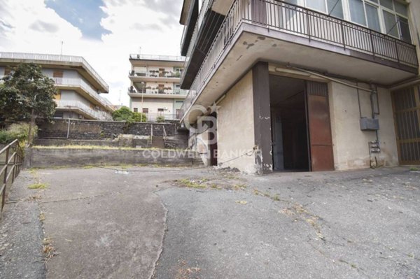 negozio in vendita ad Aci Catena