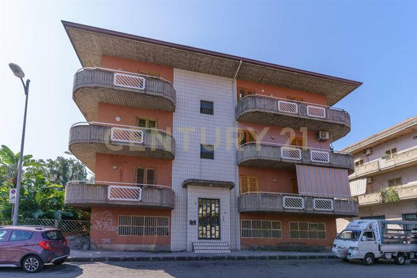 appartamento in vendita ad Aci Catena
