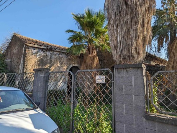 casa indipendente in vendita ad Aci Catena