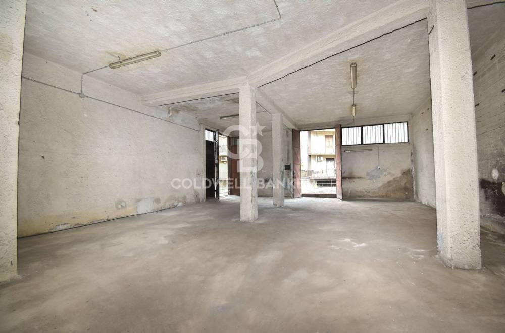 locale commerciale in vendita ad Aci Catena