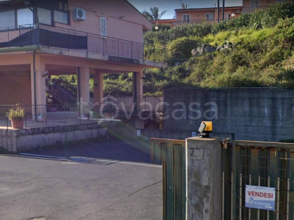mansarda in vendita ad Aci Catena in zona Vampolieri