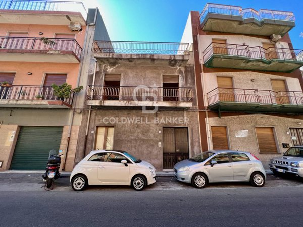 appartamento in vendita ad Aci Catena