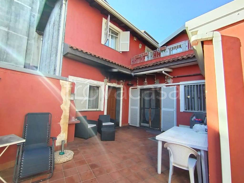 appartamento in vendita ad Aci Catena in zona Aci San Filippo