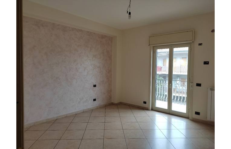 appartamento in vendita ad Aci Catena