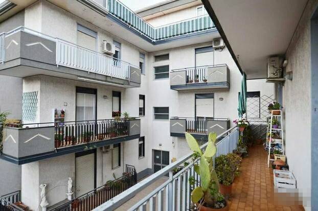 appartamento in vendita ad Aci Catena in zona Aci San Filippo