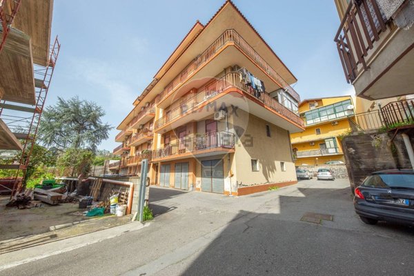 appartamento in vendita ad Aci Catena