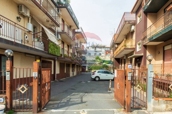appartamento in vendita ad Aci Catena