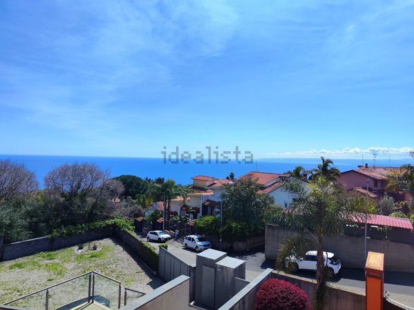 casa indipendente in vendita ad Aci Catena