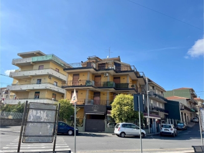 appartamento in vendita ad Aci Catena