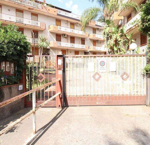 appartamento in vendita ad Aci Catena