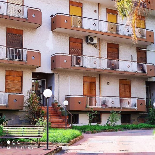 appartamento in vendita ad Aci Catena