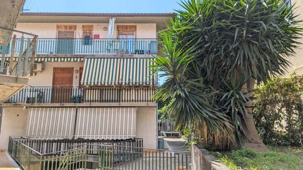 appartamento in vendita ad Aci Catena