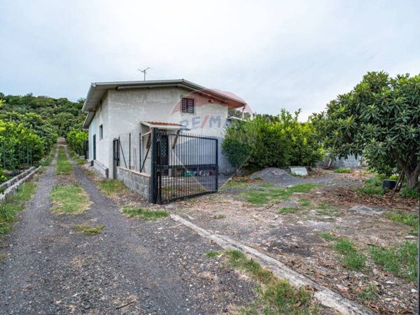 terreno agricolo in vendita ad Aci Catena
