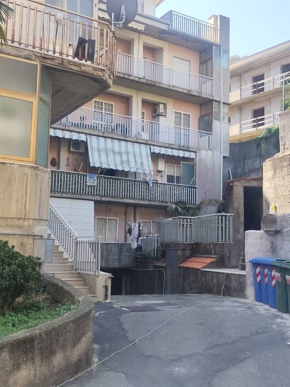 appartamento in vendita ad Aci Catena in zona Aci San Filippo