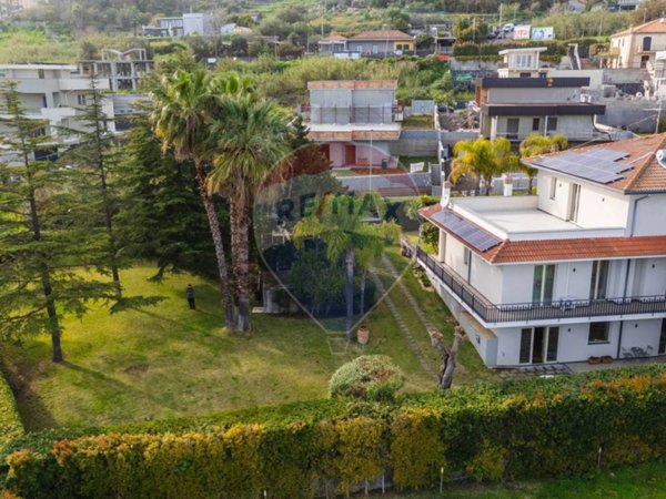 casa indipendente in vendita ad Aci Catena in zona San Nicolò