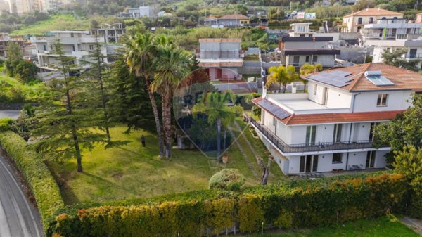 casa indipendente in vendita ad Aci Catena in zona San Nicolò