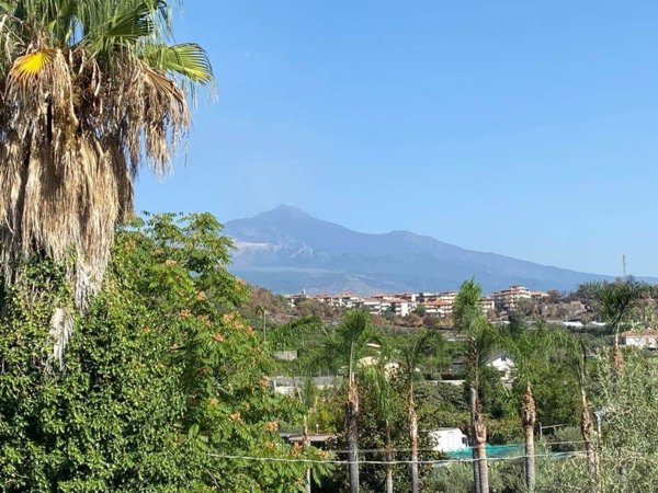casa indipendente in vendita ad Aci Catena