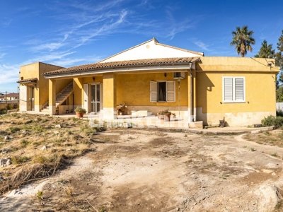 casa indipendente in vendita ad Aci Catena