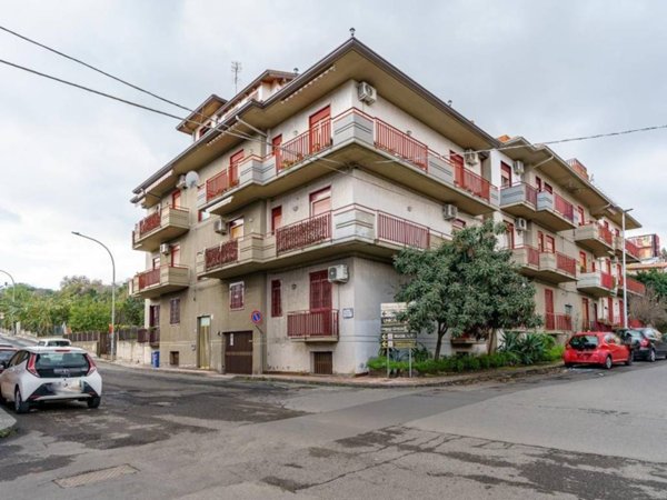 appartamento in vendita ad Aci Catena in zona Aci San Filippo