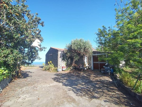 terreno agricolo in vendita ad Aci Catena