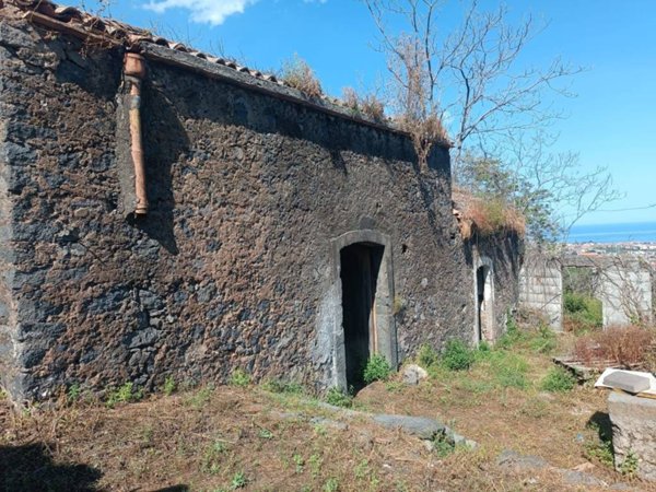 casa indipendente in vendita ad Aci Catena