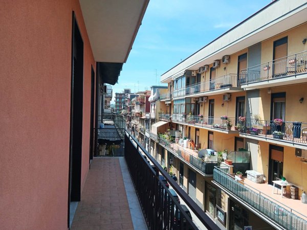 appartamento in vendita ad Aci Catena