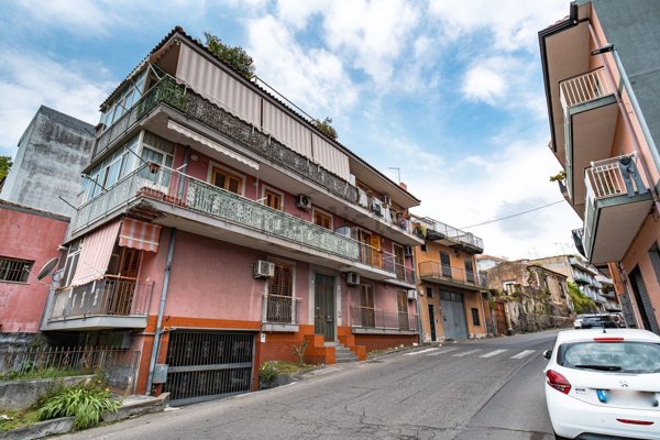 appartamento in vendita ad Aci Catena in zona Aci San Filippo