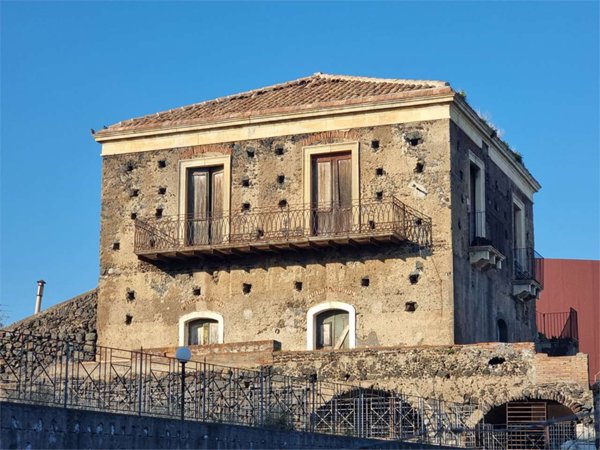 casa indipendente in vendita ad Aci Catena