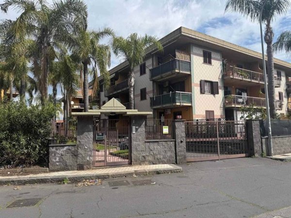 appartamento in vendita ad Aci Catena