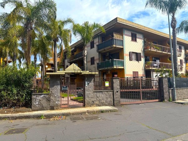 appartamento in vendita ad Aci Catena