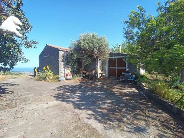 terreno agricolo in vendita ad Aci Catena
