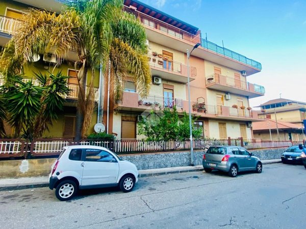 appartamento in vendita ad Aci Catena