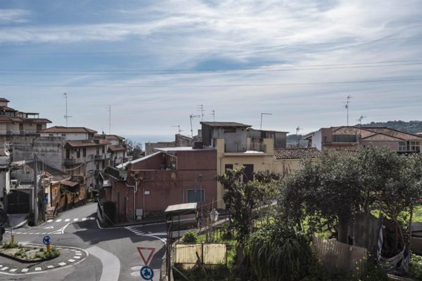appartamento in vendita ad Aci Catena in zona Aci San Filippo