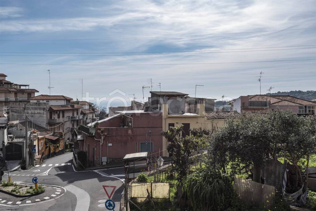 appartamento in vendita ad Aci Catena in zona Aci San Filippo