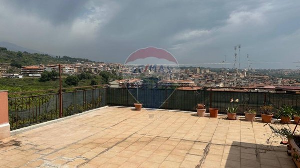 appartamento in vendita ad Aci Catena