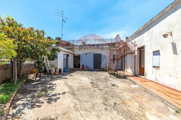 casa indipendente in vendita ad Aci Catena in zona Aci San Filippo