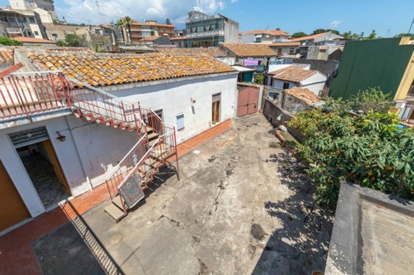 casa indipendente in vendita ad Aci Catena in zona Aci San Filippo