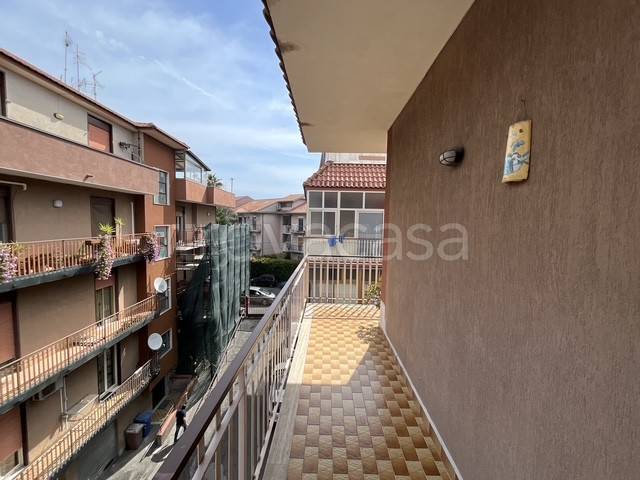 appartamento in vendita ad Aci Catena