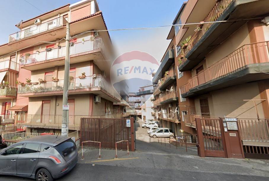 appartamento in vendita ad Aci Catena