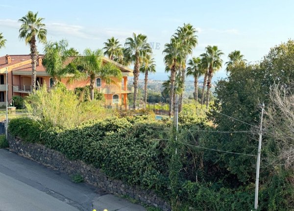 casa indipendente in vendita ad Aci Catena