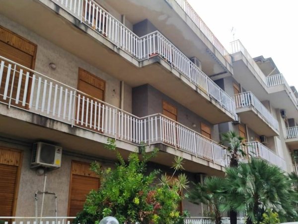 appartamento in vendita ad Aci Catena