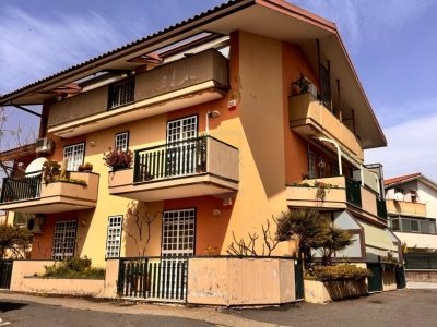 appartamento in vendita ad Aci Catena